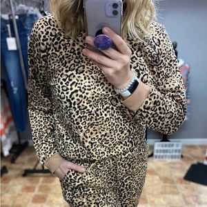 BOUTIQUE Zenana Tan LEOPARD Crew Sweatshirt NEW!